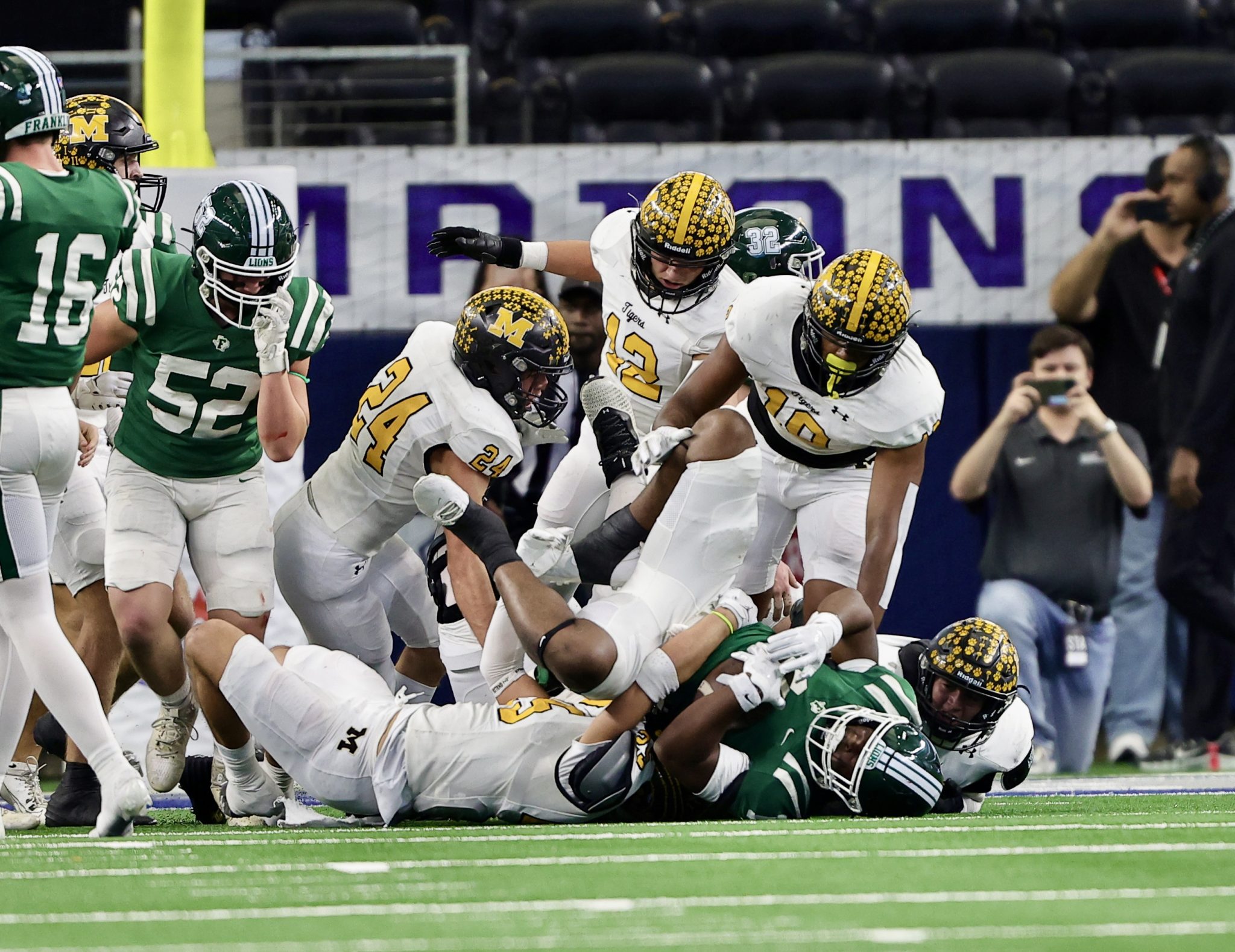 Malakoff Tigers Win First Title in School History